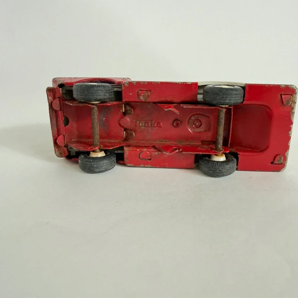 Vintage Tonka Fire Truck Pressed Steel‎ Red White Ladder Truck Toy USA